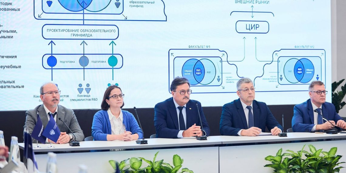 Спирчагов защищает грант УлГУ в 100 миллионов рублей в Москве