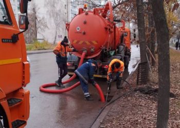 В Ульяновске прочищают ливнёвки