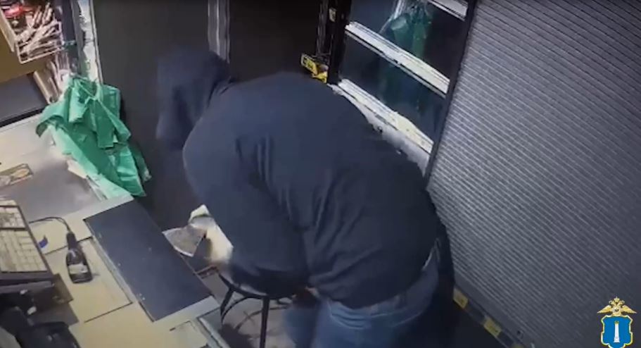 В Димитровграде задержан продавец, пытавшийся ограбить собственный магазин