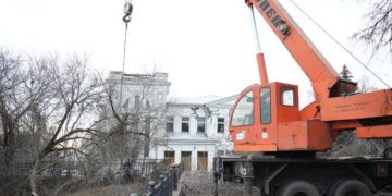 В Ульяновске расчищают склон у парка «Дружбы народов» для восстановления вида на Волгу