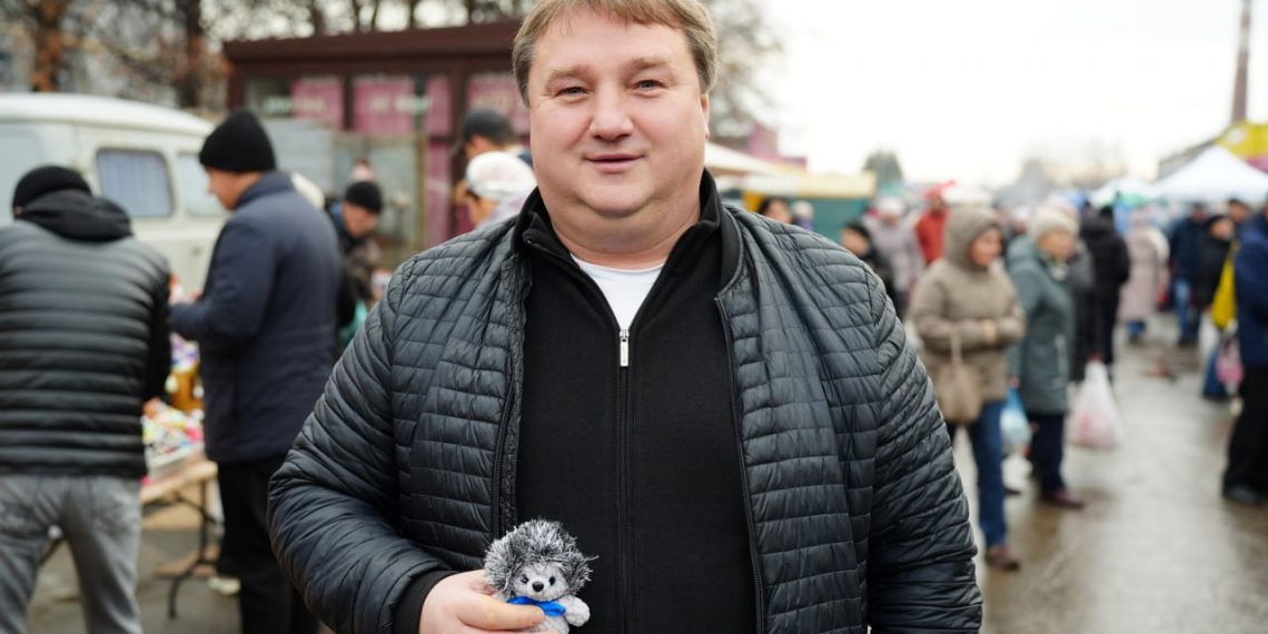 Мэр Ульяновска ушёл с ярмарки с ёжиком