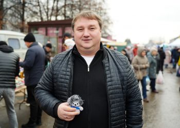 Мэр Ульяновска ушёл с ярмарки с ёжиком