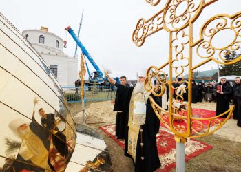 На Спасский храм в Ляховке вернулись исторические купола и кресты