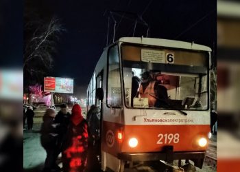 Чёртову дюжину «зайцев» поймали на остановке «Улица Полбина» в Ульяновске