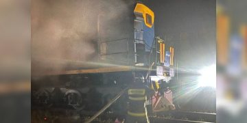 Горящий тепловоз в Ульяновске тушили 37 человек