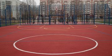 Алексей Русских открыл обновленную спортивную площадку в Заволжье