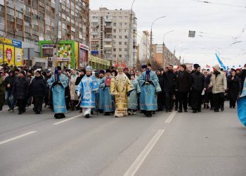 7 000 ульяновцев прошли крестным ходом с Казанской Жадовской иконой Божией Матери