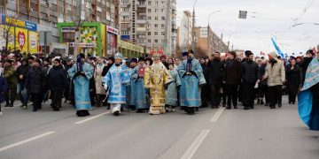 7 000 ульяновцев прошли крестным ходом с Казанской Жадовской иконой Божией Матери