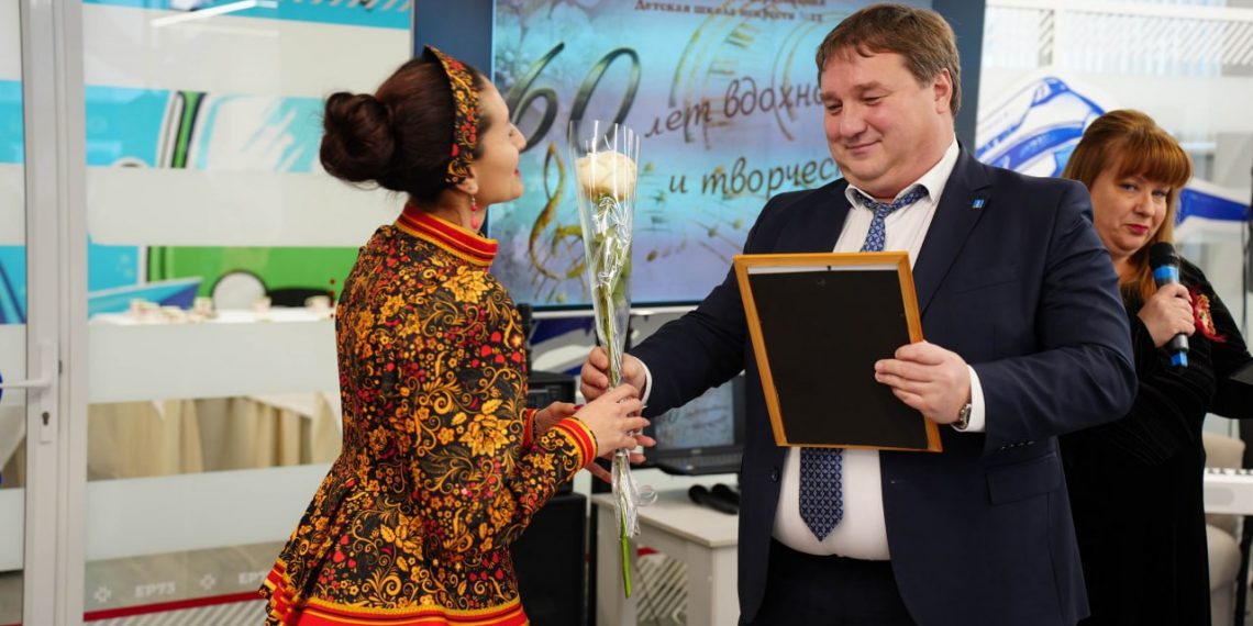 Мэр Ульяновска поздравил ДШИ №12 с 60-летним юбилеем