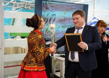 Мэр Ульяновска поздравил ДШИ №12 с 60-летним юбилеем