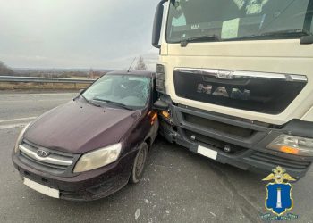 «Гранта» и фура столкнулись на подъезде к Ульяновску
