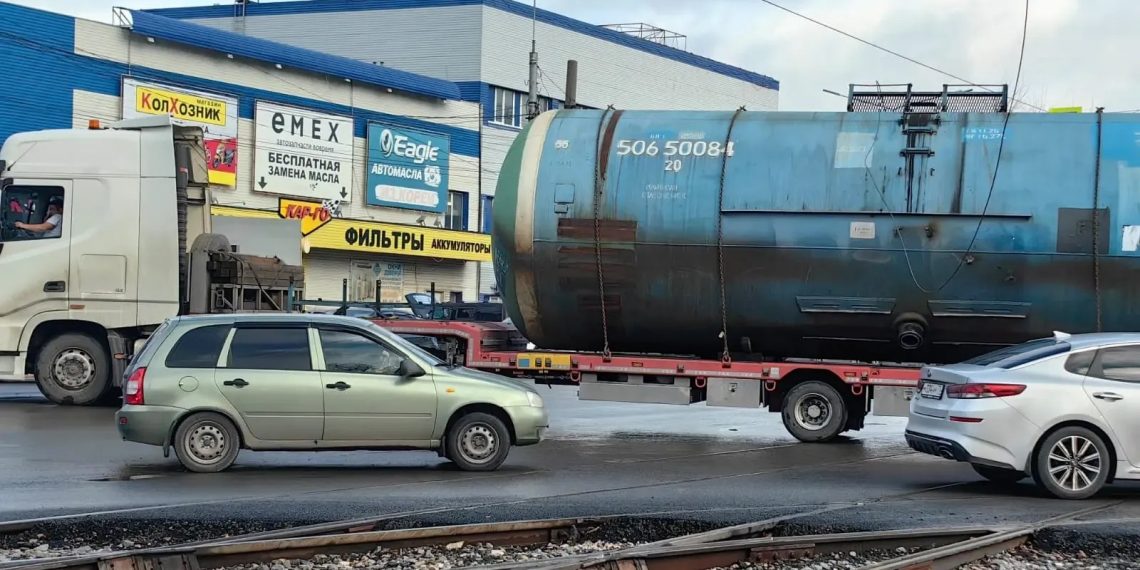 Тягач с цистерной порвал трамвайные провода в Засвияжье