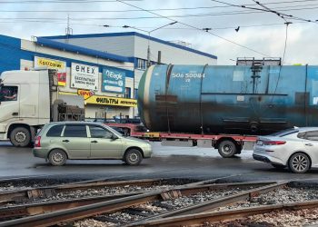 Тягач с цистерной порвал трамвайные провода в Засвияжье