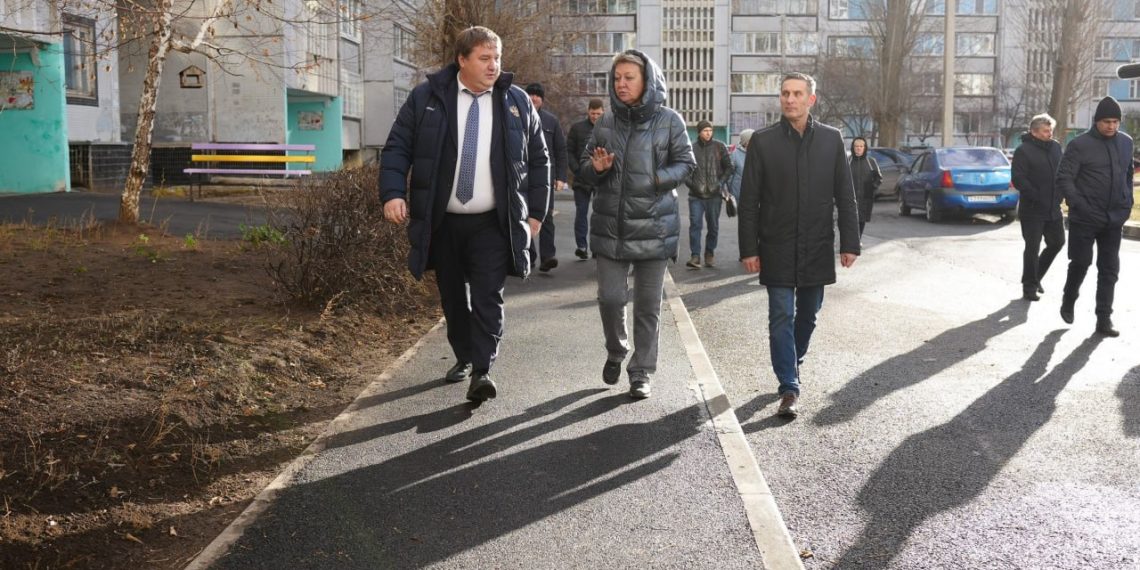 Первый за 40 лет в ульяновском дворе появились новые тротуары и парковки