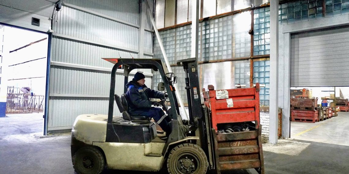 В четыре раза быстрее: как новый хаб оптимизировал логистику на УАЗе