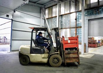 В четыре раза быстрее: как новый хаб оптимизировал логистику на УАЗе