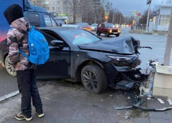 Audi и Changan не смогли разъехаться на светофоре в Ульяновске