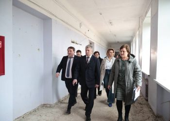 Капитальный ремонт начался в ульяновской школе №49 постройки 1960-х годов