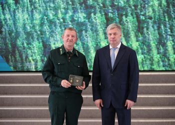 Ульяновские полицейские наградили лесничего за уникальную способность находить заблудившихся грибников