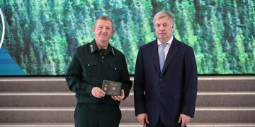 Ульяновские полицейские наградили лесничего за уникальную способность находить заблудившихся грибников