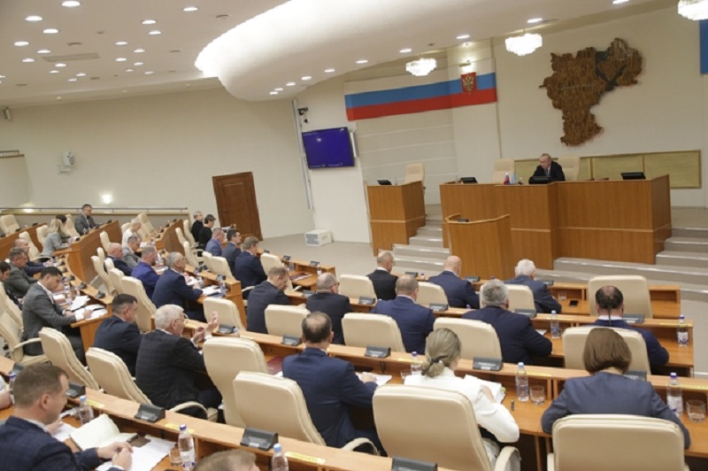 Ульяновские депутаты перенаправили деньги на дороги, зарплаты и переселение из аварийного жилья