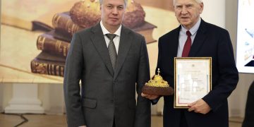 Русских наградил лучших ульяновских краеведов премией «Шапка Мономаха»