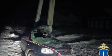 На трассе под Ульяновском погиб водитель врезавшейся в опору ЛЭП легковушки