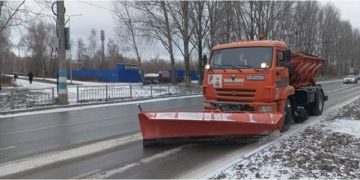 В Ульяновске за сутки на борьбу с гололёдом израсходовали 175 тонн пескосоляной смеси