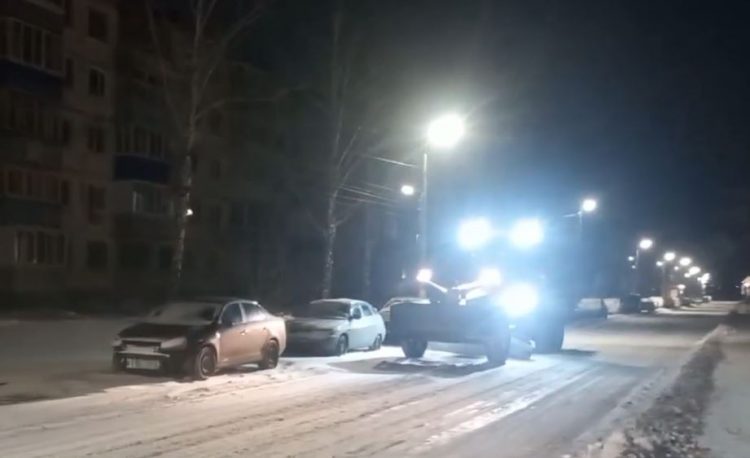 Ульяновских водителей просят освободить улицы для ночной уборки снега