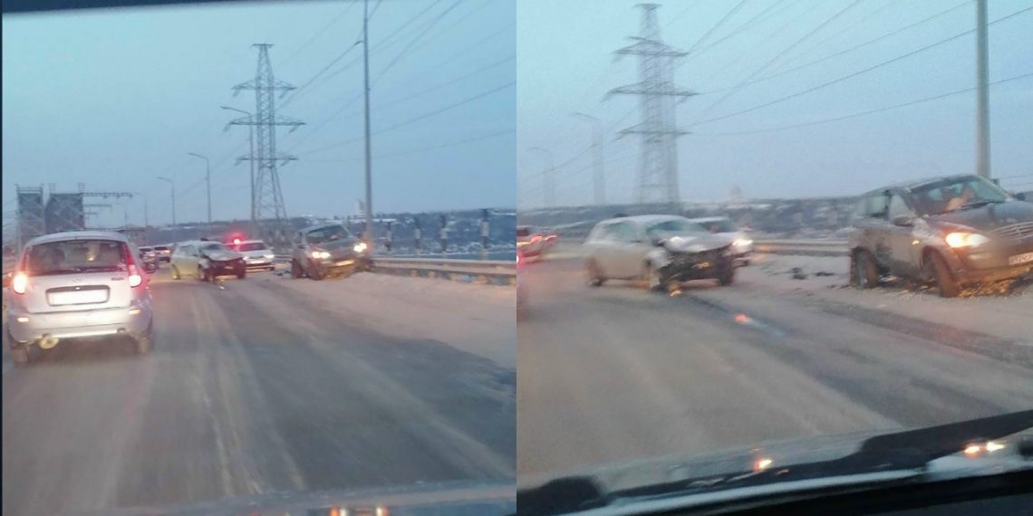 Две легковушки столкнулись на Императорском мосту в Ульяновске утром 14 декабря