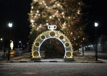 Ульяновск подготовился к Новому году: улицы города украсили более 30 км гирлянд