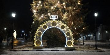 Ульяновск подготовился к Новому году: улицы города украсили более 30 км гирлянд