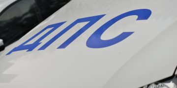 УАЗ съехал с дороги и протаранил отбойник в Ленинском районе Ульяновска