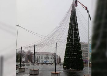 Шатёр из 8 км гирлянд украсит главную ёлку Ульяновска