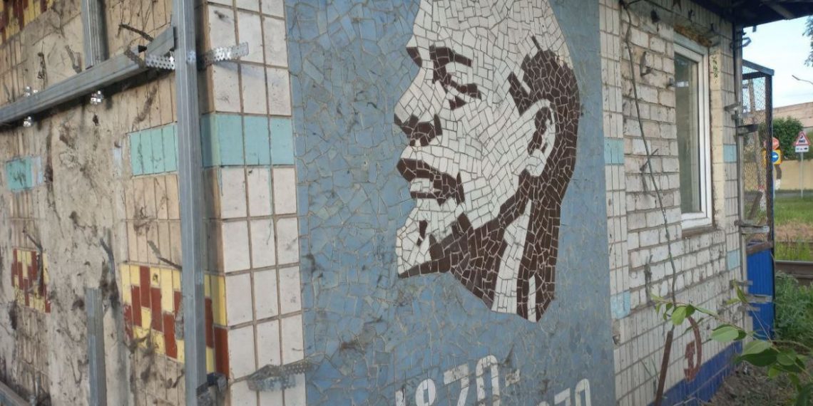 В Ульяновске спасли и отреставрировали историческую будку с изображением Ленина