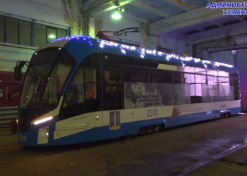 «Львята» в гирляндах: как в Ульяновске украшают трамваи к Новому году