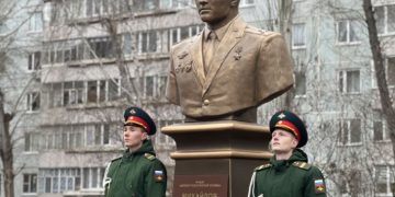 В Ульяновске открыли бюст герою-танкисту Максиму Михайлову