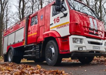 Пожилого жильца спасли из горящей квартиры в Дмиитровграде