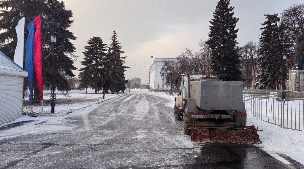 Ульяновский Горзеленхоз начал заливать каток на эспланаде