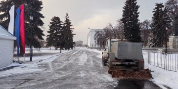 Ульяновский Горзеленхоз начал заливать каток на эспланаде