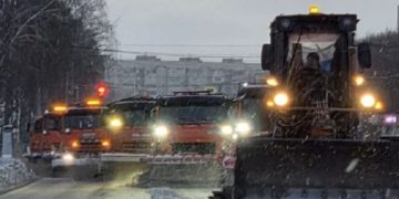 Ульяновские дорожники ведут комплексную обработку улиц от колейности и гололеда