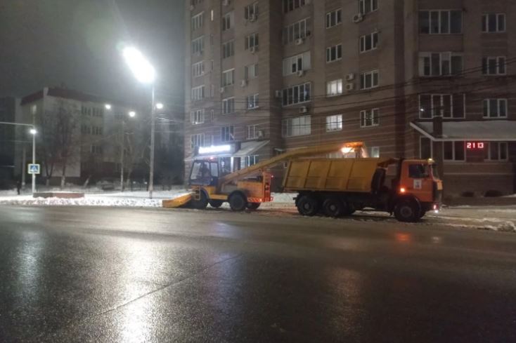 Более 100 самосвалов снега за сутки вывезли из Ульяновска