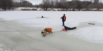 Ульяновские спасатели отработали тактику спасения провалившихся под лёд