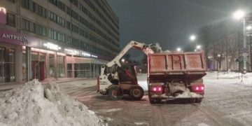 В Ульяновске усилена уборка снега на тротуарах и остановках