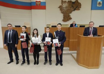 Подросткам из Ульяновской области вручили награды за героизм