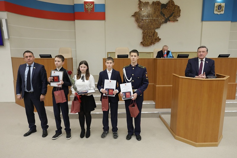 Подросткам из Ульяновской области вручили награды за героизм