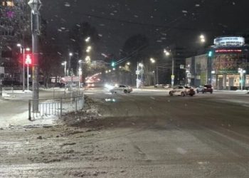 На перекрестке Ленинского Комсомола и Генерала Тюленева в Ульяновске изменили режим светофора