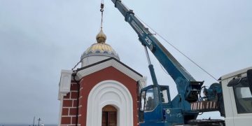 Новые купол и крест увенчали часовню на Никольской горе в Сурском