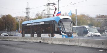 С сегодняшнего дня трамваи начнут останавливаться на Минаевском мосту