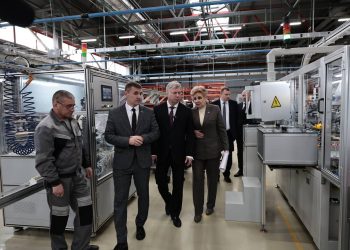 Губернатор Русских посетил модернизированный завод «Контактор»